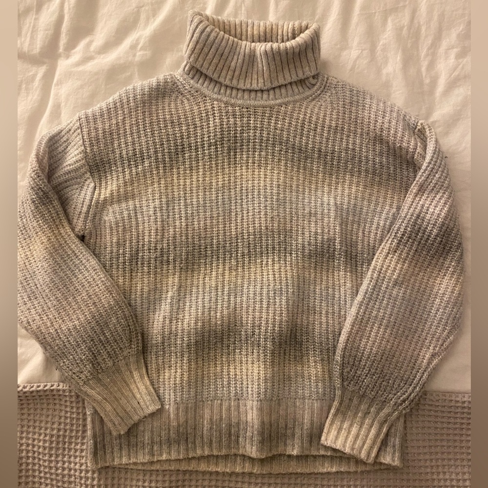 GAP Gray Turtleneck Sweater